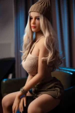 Gianna highlighting curves, a TPE real doll loved by enthusiasts.